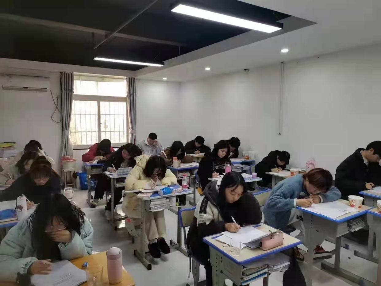 字跡漂亮英語寫作怎么寫_字寫的漂亮英語_英語字跡如何寫漂亮