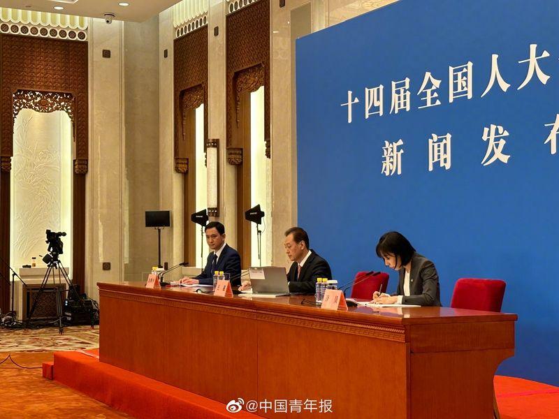 會議議程怎么寫 十四屆全國人大一次會議會期8天半，大會議程9項