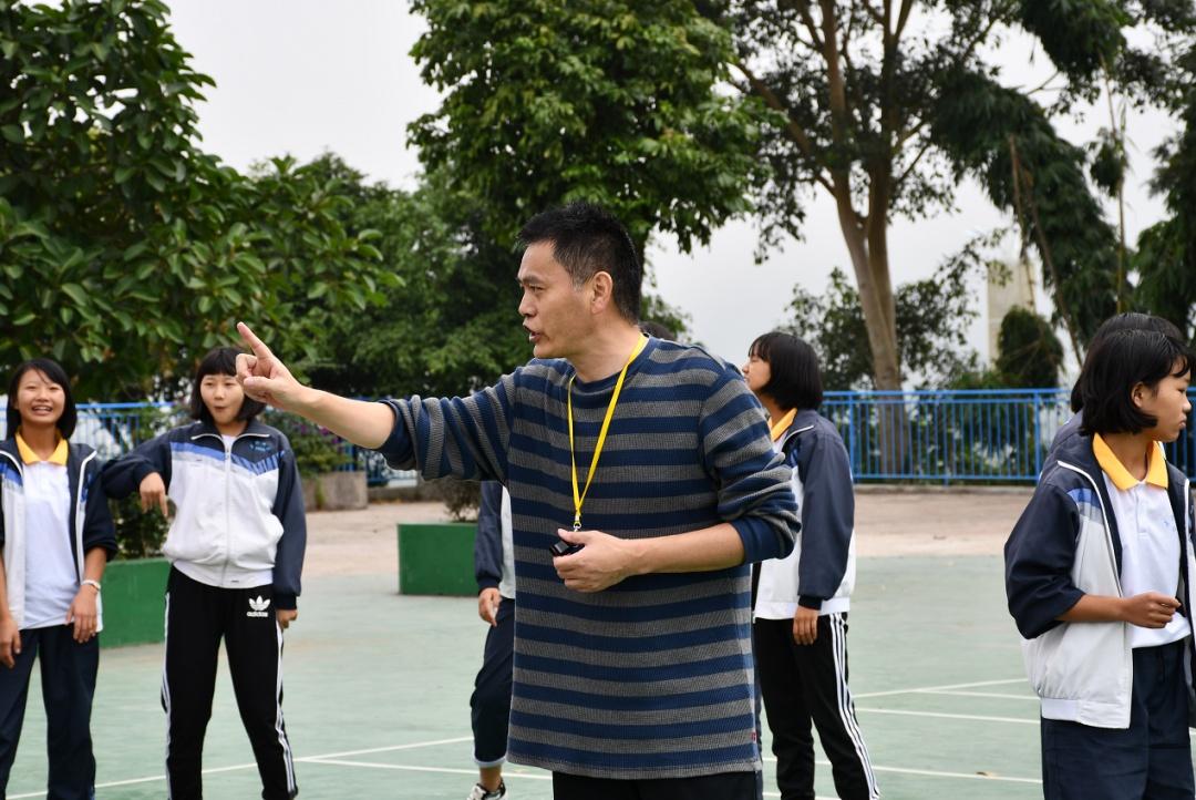 今天，我們想隆重介紹一位崇明的老師